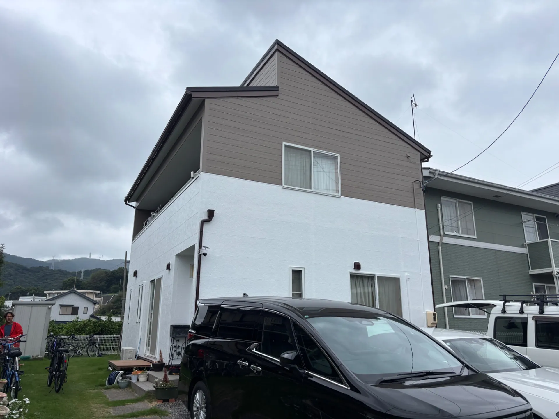 外壁塗装と屋根の板金工事